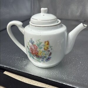 Vintage Sadler floral teapot .